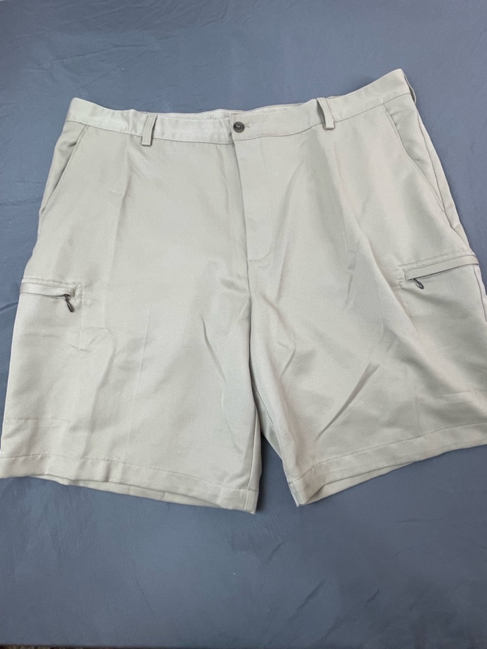IZOD Golf Shorts‎ Mens Size 42 Beige Cargo Pockets Active Outdoor Casual